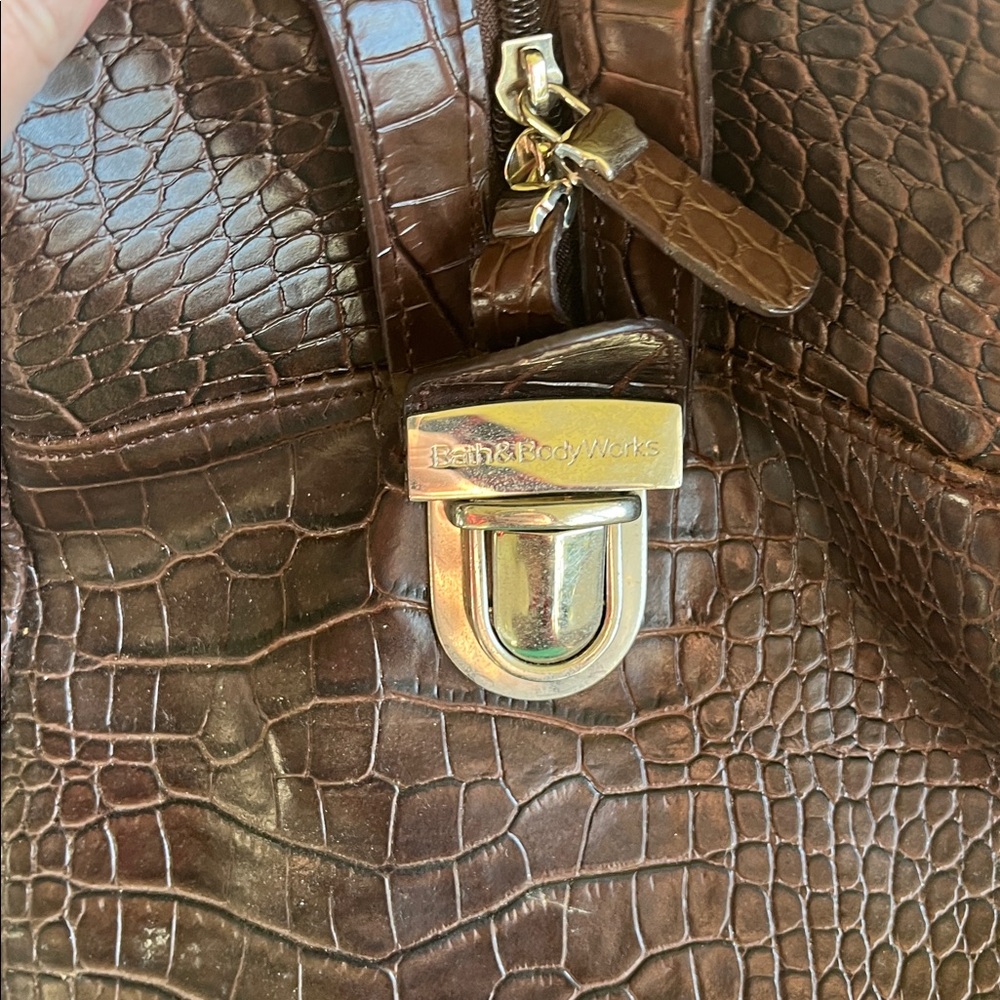 Elegant Brown Crocodile-Embossed Women's Bag - Picture 2 of 6